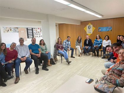 Curso sobre redes sociales y su impacto en la vida familiar